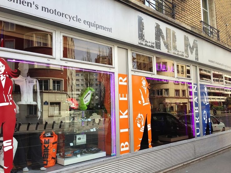 Devanture LNLM - boutique quipement moto femme  Paris
